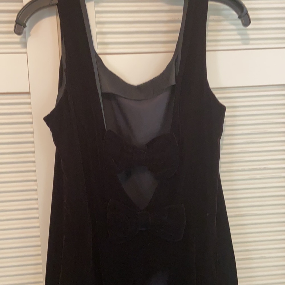 MAGGY LONDON Sweet Bow Back Velvet Dress - Picture 4 of 10